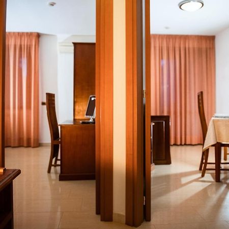 Hotel Califfo Quartu SantʼElena Esterno foto