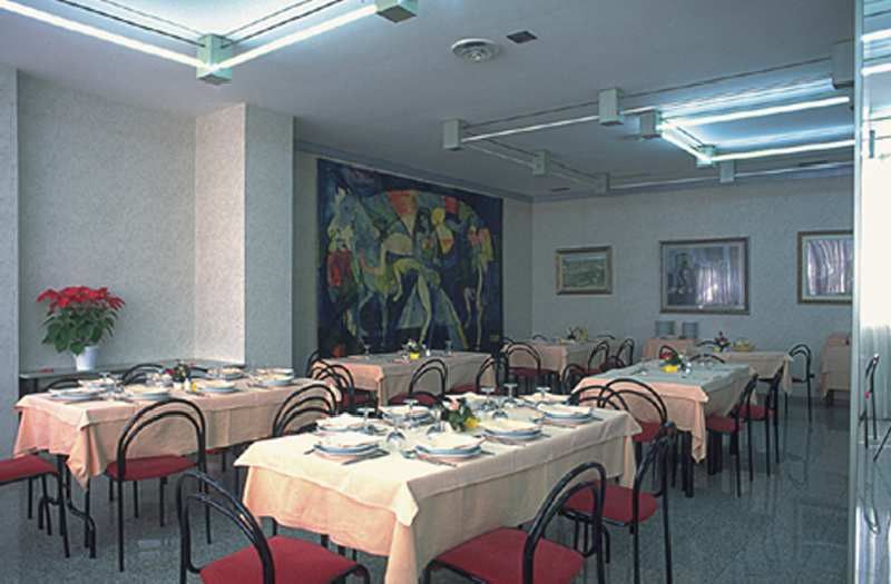 Hotel Califfo Quartu SantʼElena Esterno foto