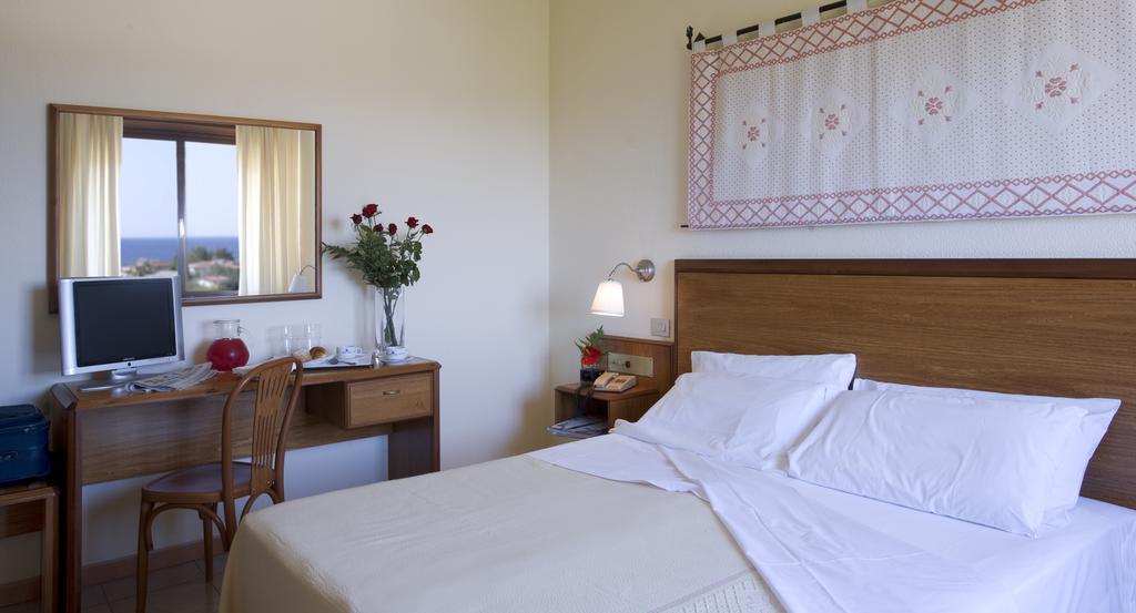 Hotel Califfo Quartu SantʼElena Esterno foto