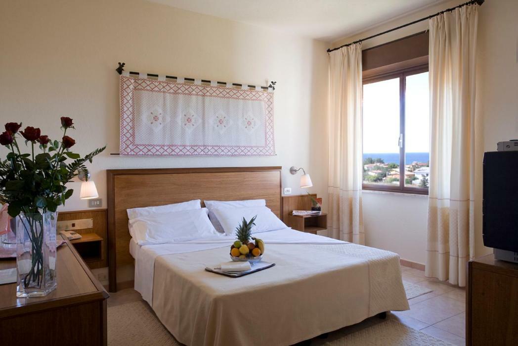 Hotel Califfo Quartu SantʼElena Esterno foto
