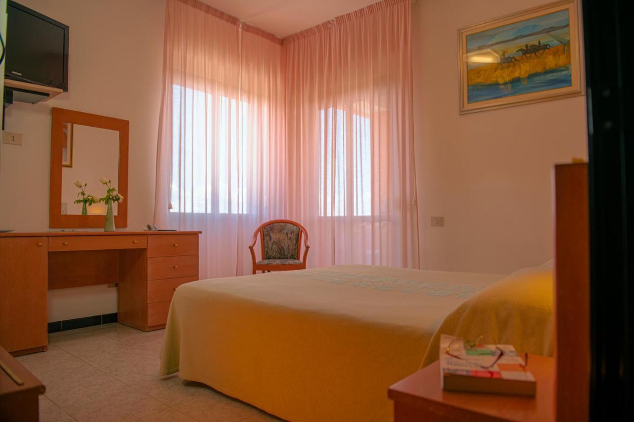 Hotel Califfo Quartu SantʼElena Esterno foto