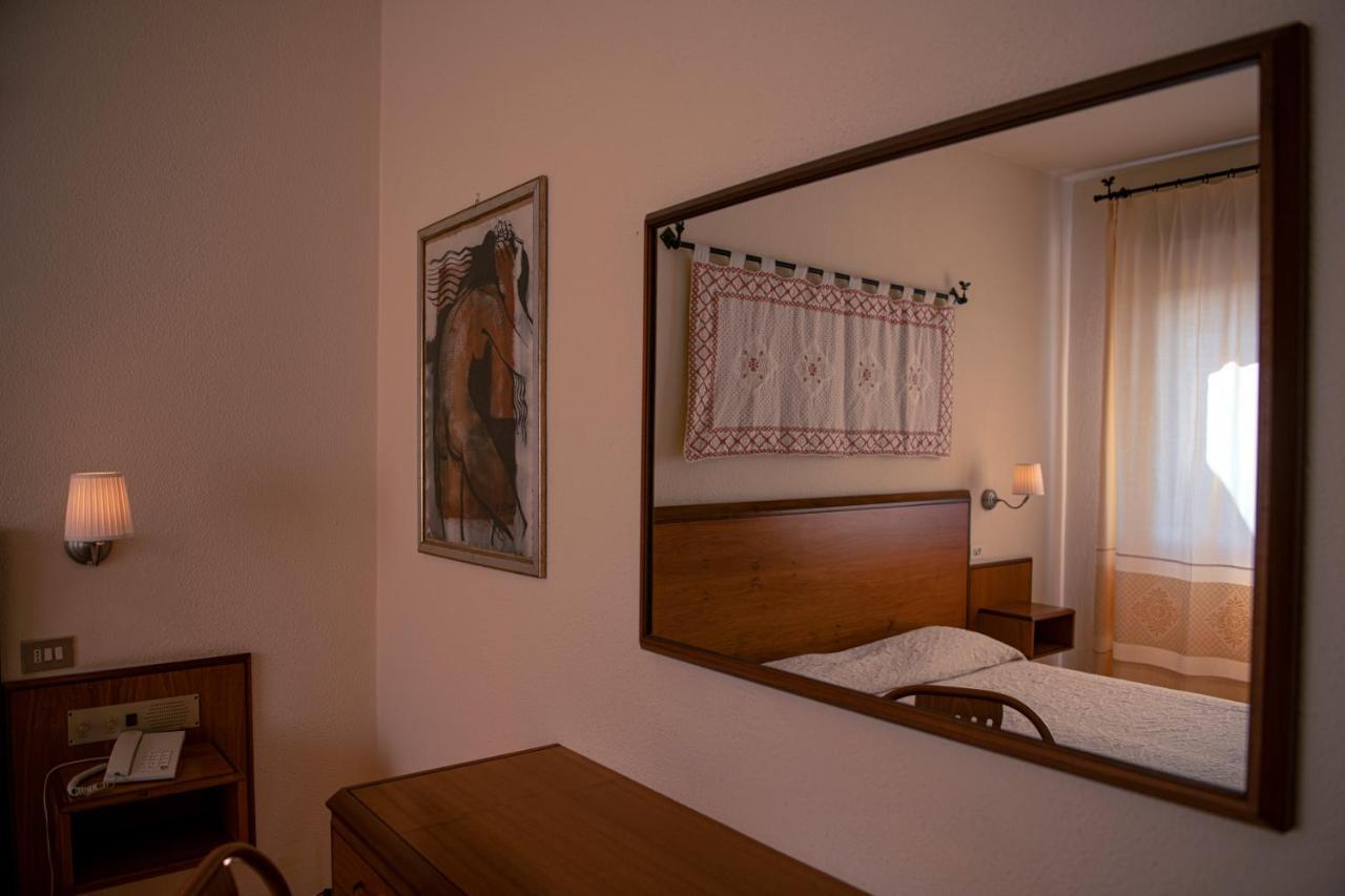 Hotel Califfo Quartu SantʼElena Esterno foto