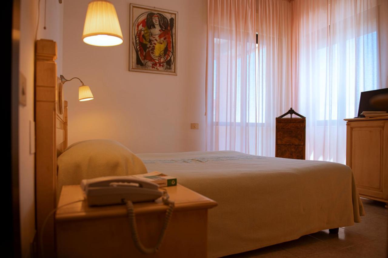 Hotel Califfo Quartu SantʼElena Esterno foto