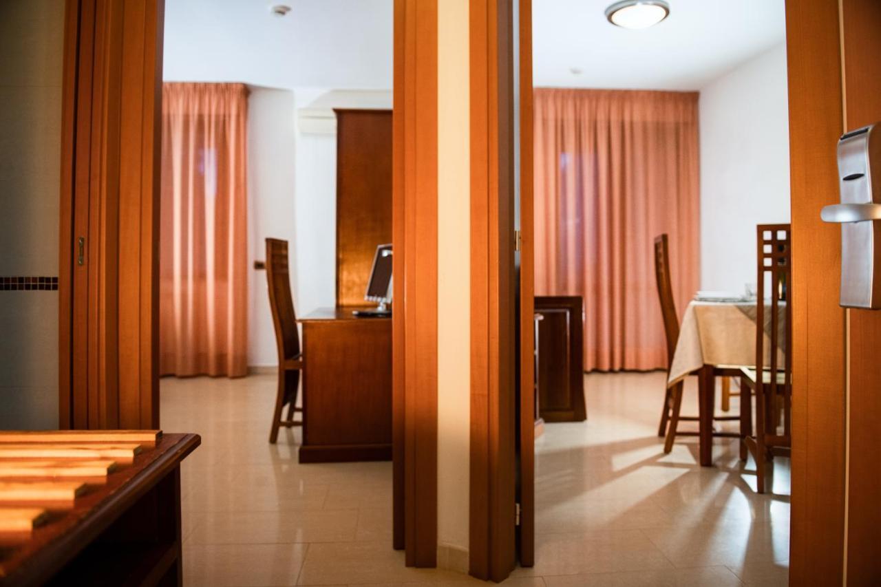 Hotel Califfo Quartu SantʼElena Esterno foto