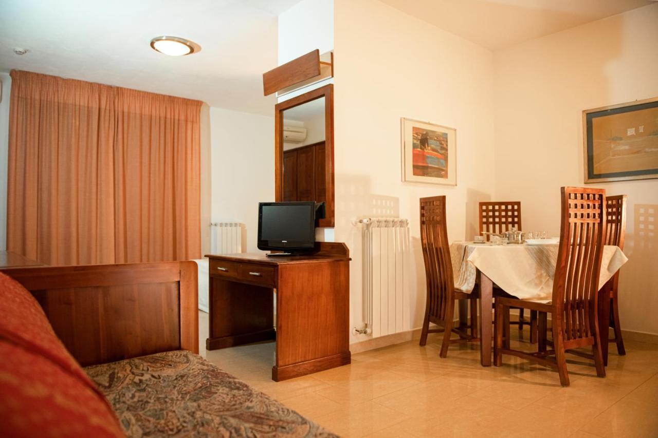 Hotel Califfo Quartu SantʼElena Esterno foto
